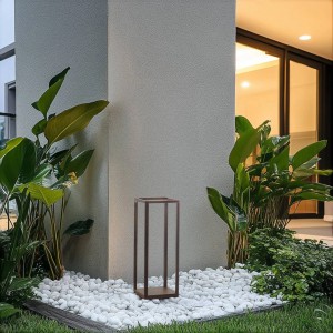 Moderne Lucande LED Außenleuchte Thorvid in Schwarz. Aluminium Sockelleuchte für Garten und Terrasse.
