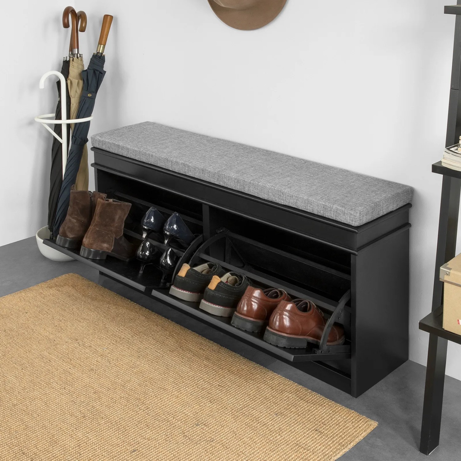 Schwarze SoBuy Sitzbank FSR64-SCH mit grauem Sitzkissen und Schuhfächern.