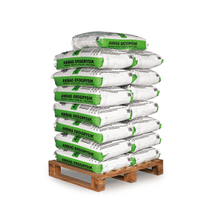 Palette mit 15 Säcken Anmag Steinkohle (5-15mm, je 20kg) für Brennstoffe.