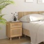 Brauner Nachttisch aus Kiefernholz mit Natur-Rattan Front, 40x30x50 cm.