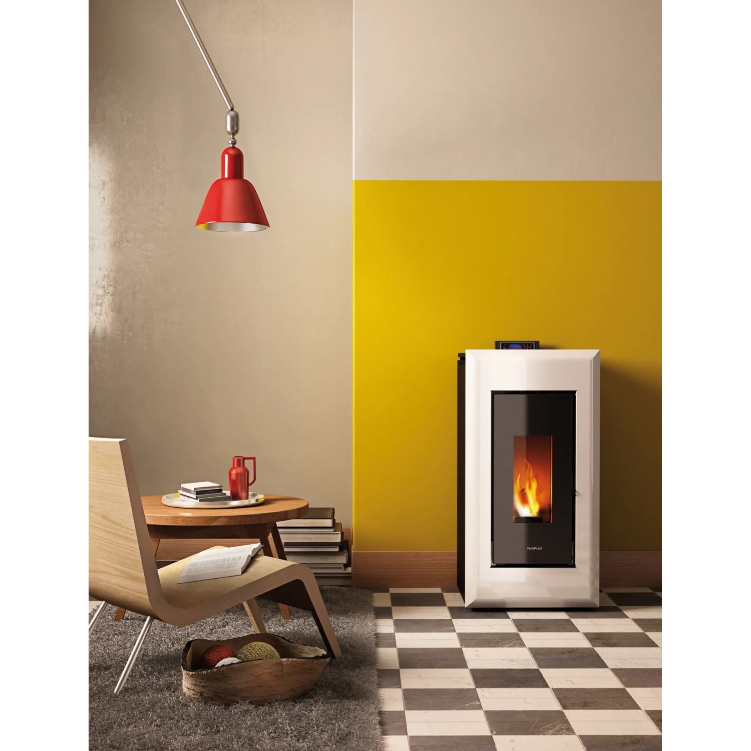 Freepoint Pelletofen Vega, 10,5 kW, Stahl Weiß, mit Automatik in Wohnraum-Szene.