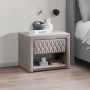 Beiger Samt Nachttisch Daniele, Art Déco Stil, mit gesteppter Schublade und offener Ablage.