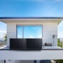 Anker Solix RS40B Balkonkraftwerk mit 2 Solarmodulen und Speicher auf einem Balkon.