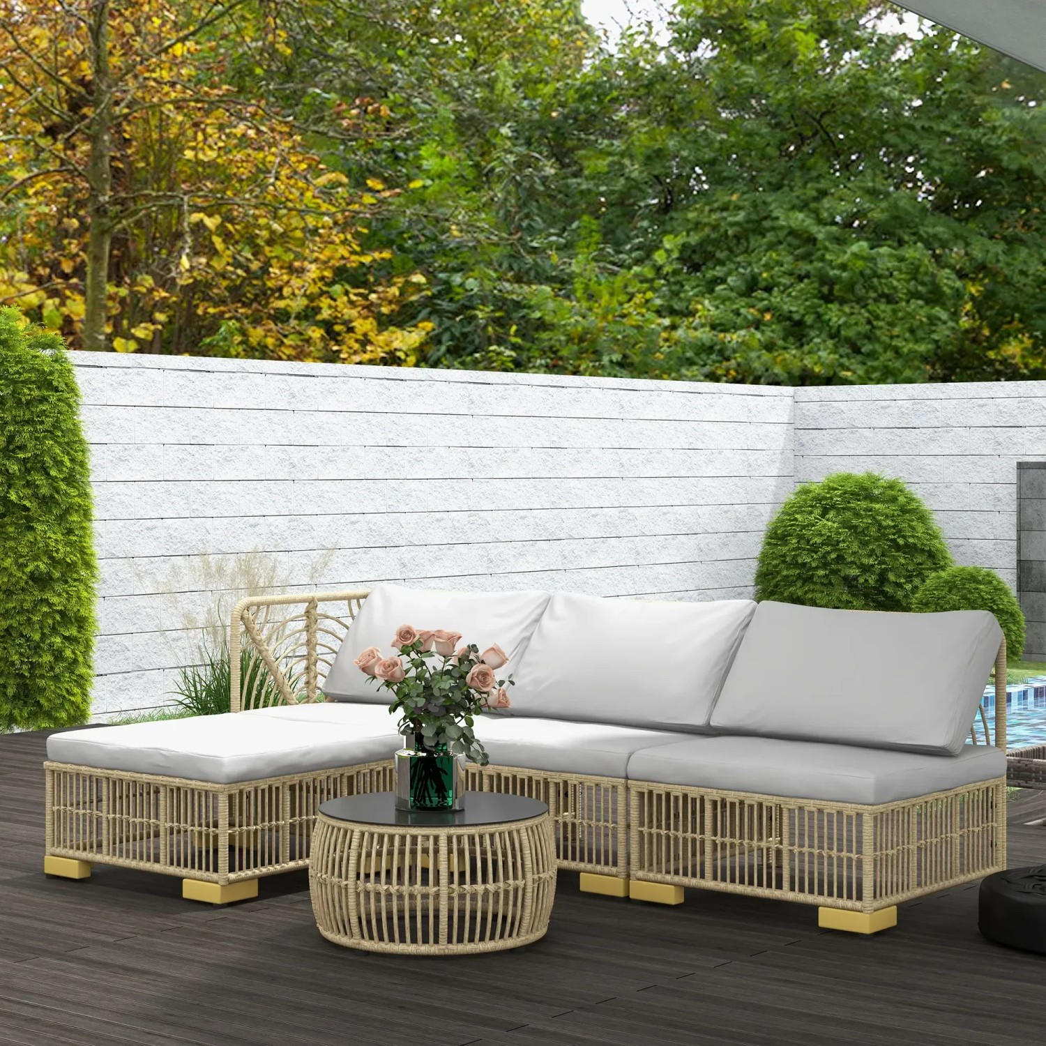 Outsunny Rattan Gartengarnitur, beige-graues 5-teiliges Set mit Tisch und Polstern.