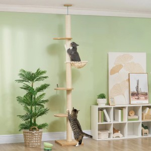 Hoher PawHut Kratzbaum in Eiche/Creme mit Katzen beim Spielen und Klettern.