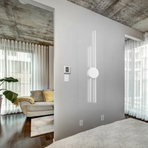 Moderne LED-Wandleuchte Lana in Weiß, 80 cm hoch, für stimmungsvolle Beleuchtung im Wohnraum.