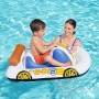 Bestway Poolschwimmer Rennauto mit Kind und Erwachsener im Wasser.