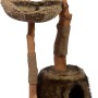 Braun-beiger Kratzbaum Tony mit Katzenhöhle und zwei Liegemulden aus Naturmaterialien.