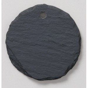 Dunkelgraues, rundes Boltze Dekoschild aus Schiefer, Ø 7 cm, für die Gartendekoration.