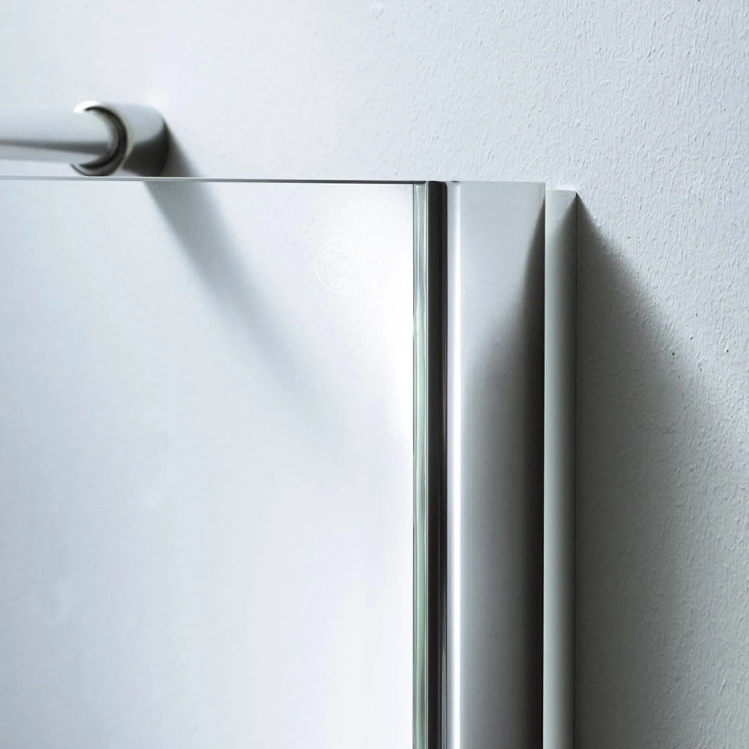 Detailaufnahme: Breuer Espira Drehtür, Nische, Anschlag rechts, Silberperleffekt, Klarglas.