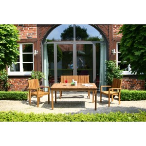 Rechteckiger, ausziehbarer Siena Garden Gartentisch Falun, beige, 100x150 cm, mit Stühlen und Bank.