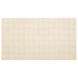 Wetterfester, hellgelber Outdoor Teppich Bitonto mit Rautenmuster für Terrasse und Garten.