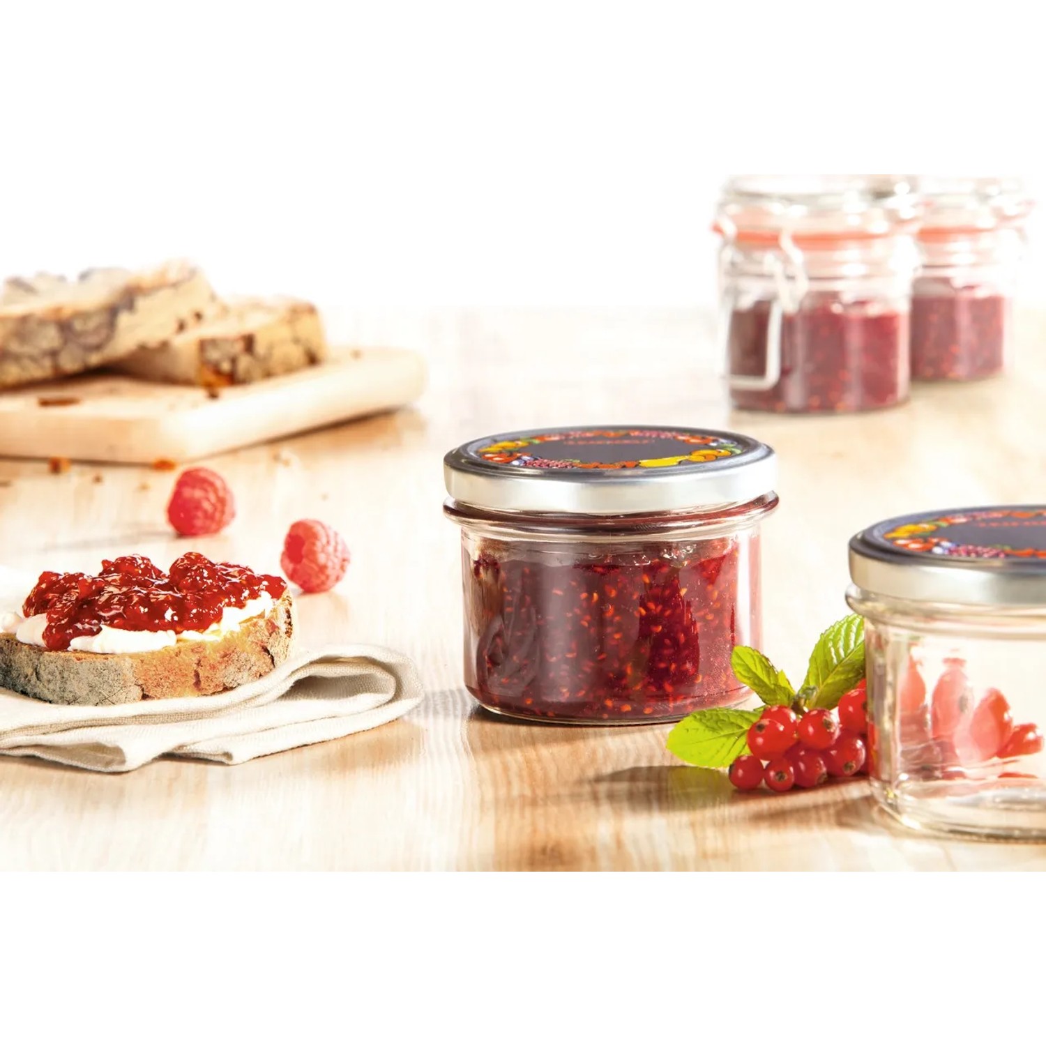 Leifheit Sturzglas 235ml mit Marmelade und Brot, ideal zur Aufbewahrung und zum Servieren.