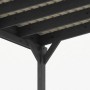 Detail des schiefergrauen Carport-Dachs: Holzkonstruktion mit Pfosten und hellen Stahl-Dachplatten von unten.