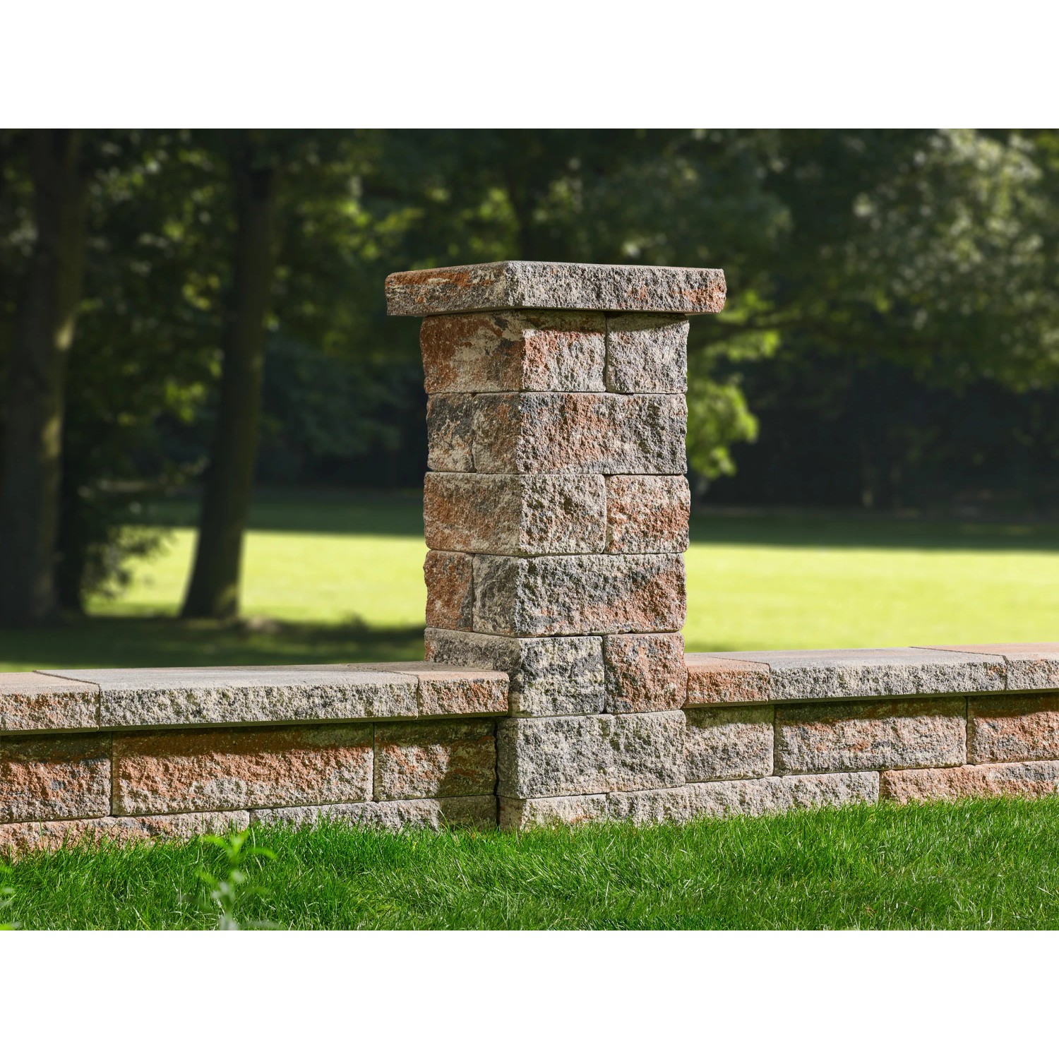 Kann Bruchsteinmauer Pfeiler mit Abdeckplatte Jura-Nuanciert, 47,2x47,2x8 cm.