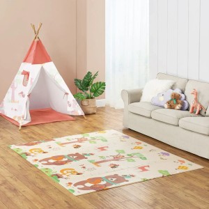 Juskys Kinder Spielmatte Jakob 180x200 cm mit Bären- und Waldtiermotiven im Kinderzimmer.