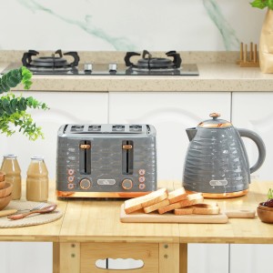 HOMCOM Wasserkocher und Toaster Set in Grau. Küchengeräte mit Toasts auf einem Holztisch.