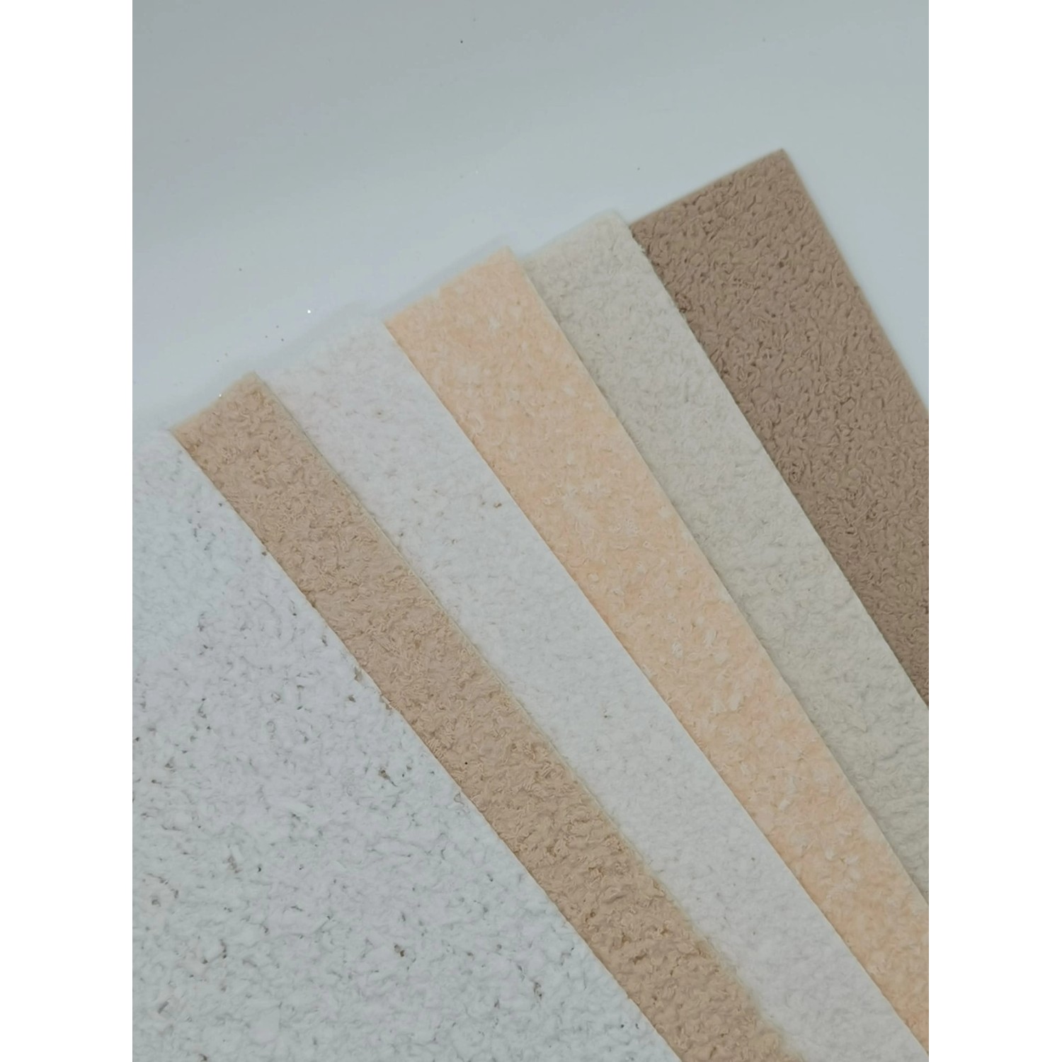 Muster von Floxxan Baumwollputz California in verschiedenen Farben und Texturen. Dekorative Tapeten für ein wohngesundes Raumklima.