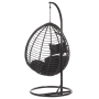 Schwarzer Beliani Hängesessel (97x106x199) mit Rattan-Korb und Stahlgestell.