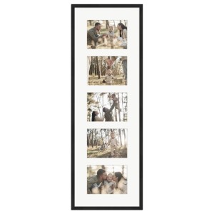 Schwarzer WANDStyle Galerierahmen für 5 Fotos (13x18 cm). Holzrahmen mit Passepartout, 30x90 cm.