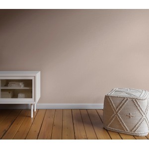 Wand in Karamellbeige (Justus) von CREATE! by OBI, matte Innenfarbe im Wohnraum mit Möbeln.