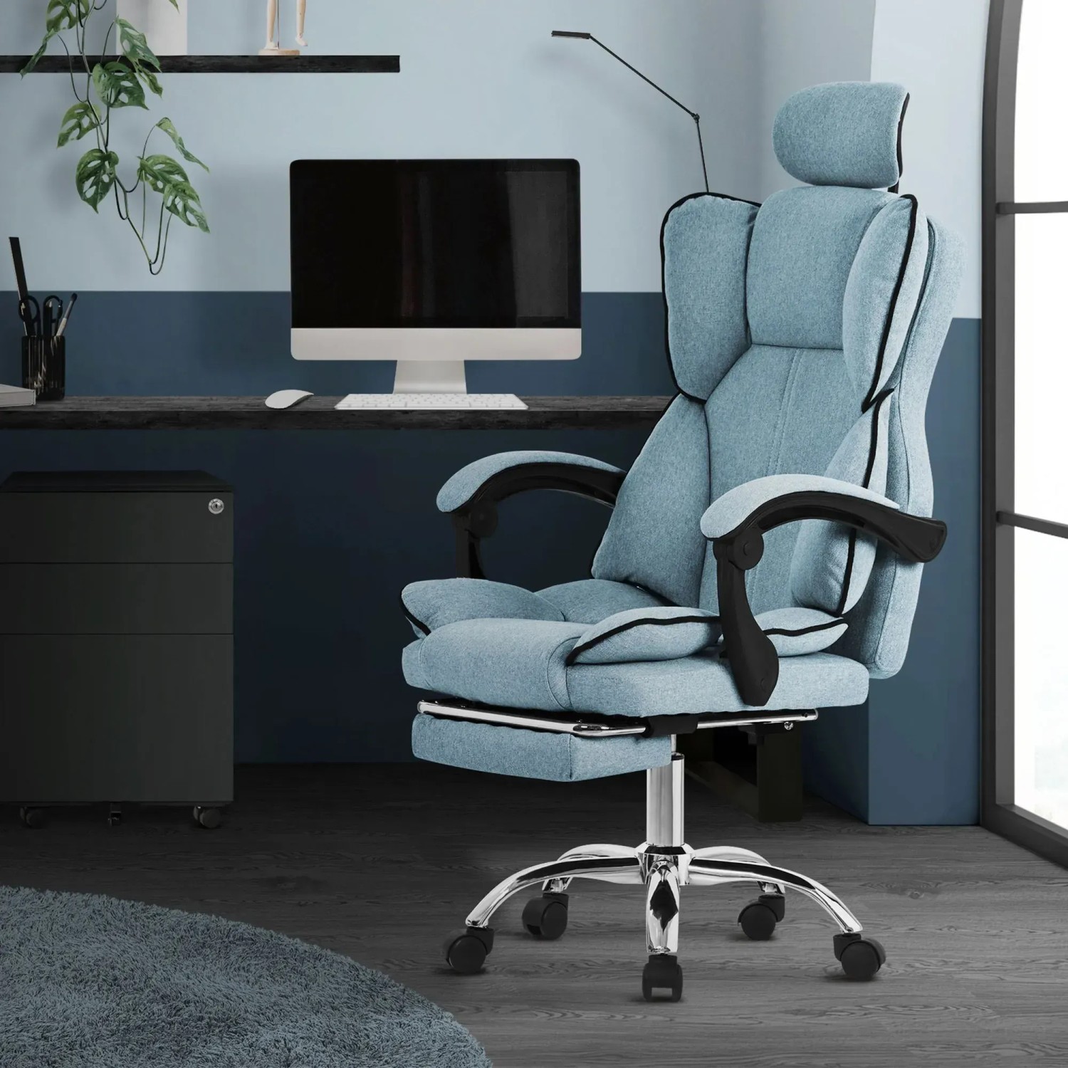 Ergonomischer, blauer ML-Design Bürostuhl mit verstellbarer Rückenlehne und Beinauflage.