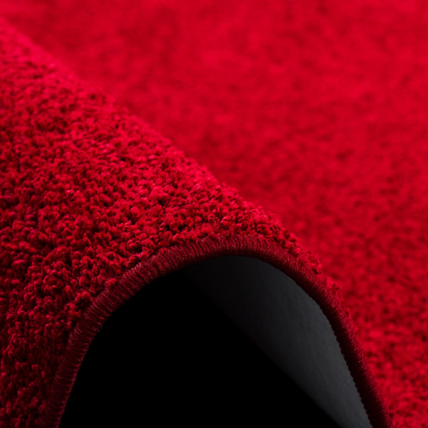 Detailansicht: Roter, runder Snapstyle Hochflor Teppich Cottage mit weichem Velours.