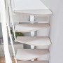 Raumspartreppe Intercon Alpha mit weißen Buchenstufen und polar-weißem Mittelholm. Moderne Innentreppe.