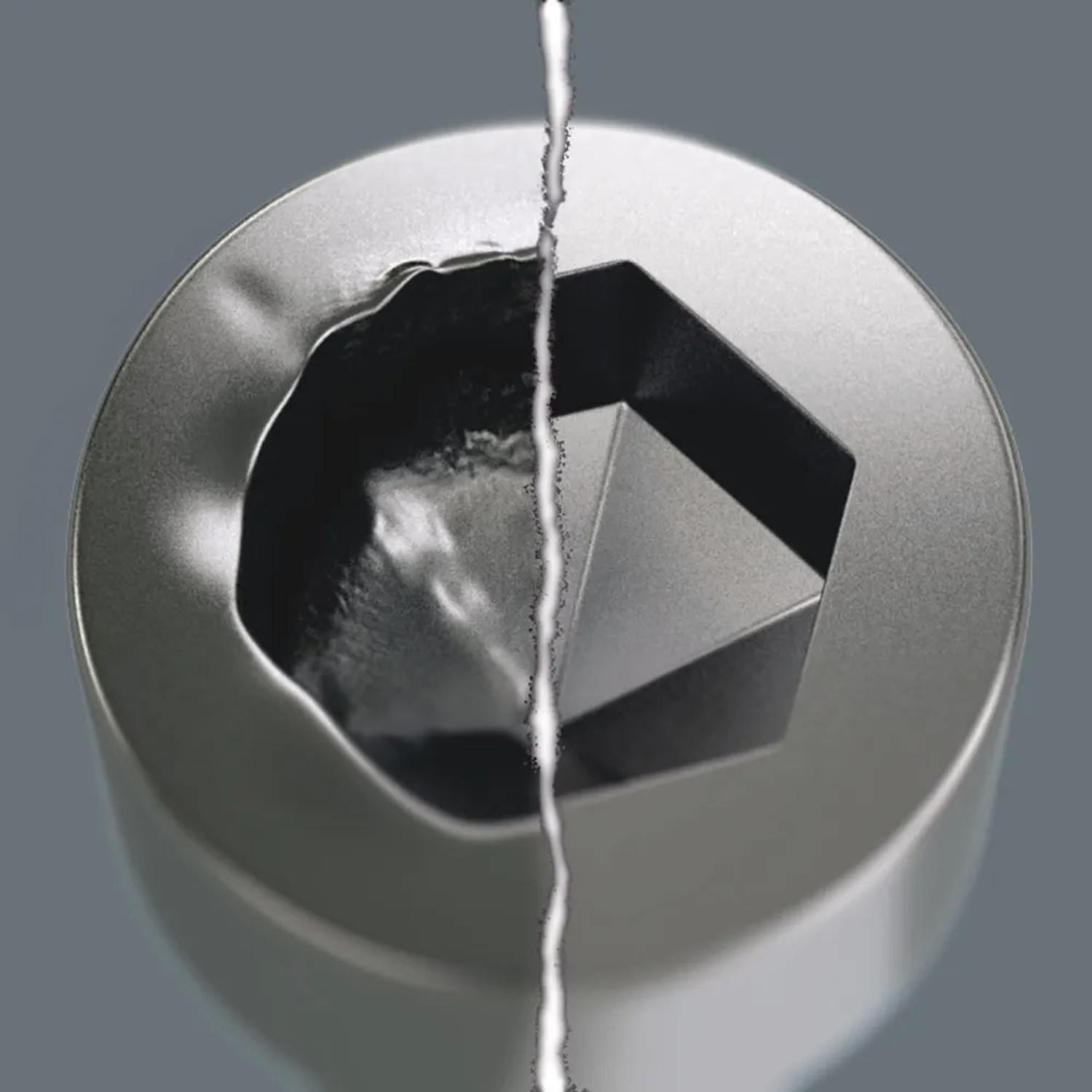 Detailaufnahme eines Wera Bit-Einsatzes, der Beschädigung und intakten Zustand zeigt.