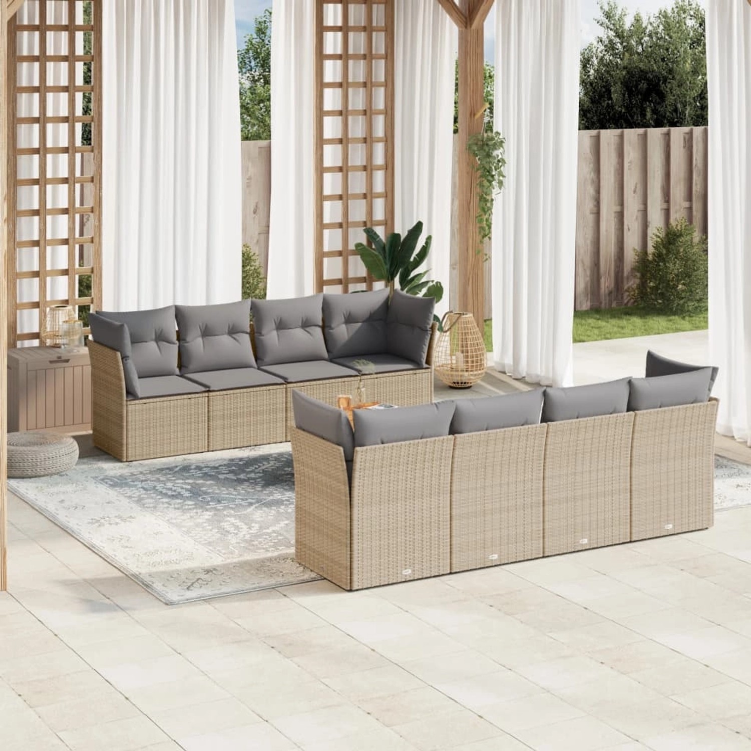 Beige 9-teilige Garten Sofagarnitur aus Polyrattan mit hellgrauen Kissen.