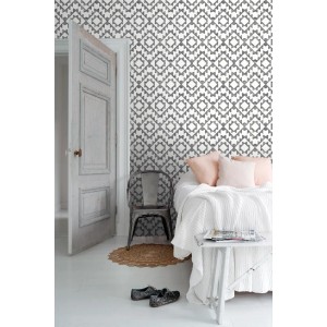 ESTAhome Tapete Marrakescher Aztec-Teppich in Schwarz und Weiß im Schlafzimmer.
