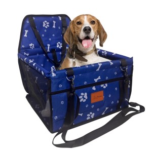 Blauer Hundeautositz mit Hund, Muster aus Knochen und Pfoten, für kleine bis mittelgroße Hunde.
