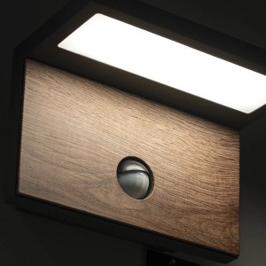 Orion Einbau Bewegungsmelder, weißer Sensor in Holzoptik-Panel, steuert LED-Leuchte. Für Lampen & Leuchten.