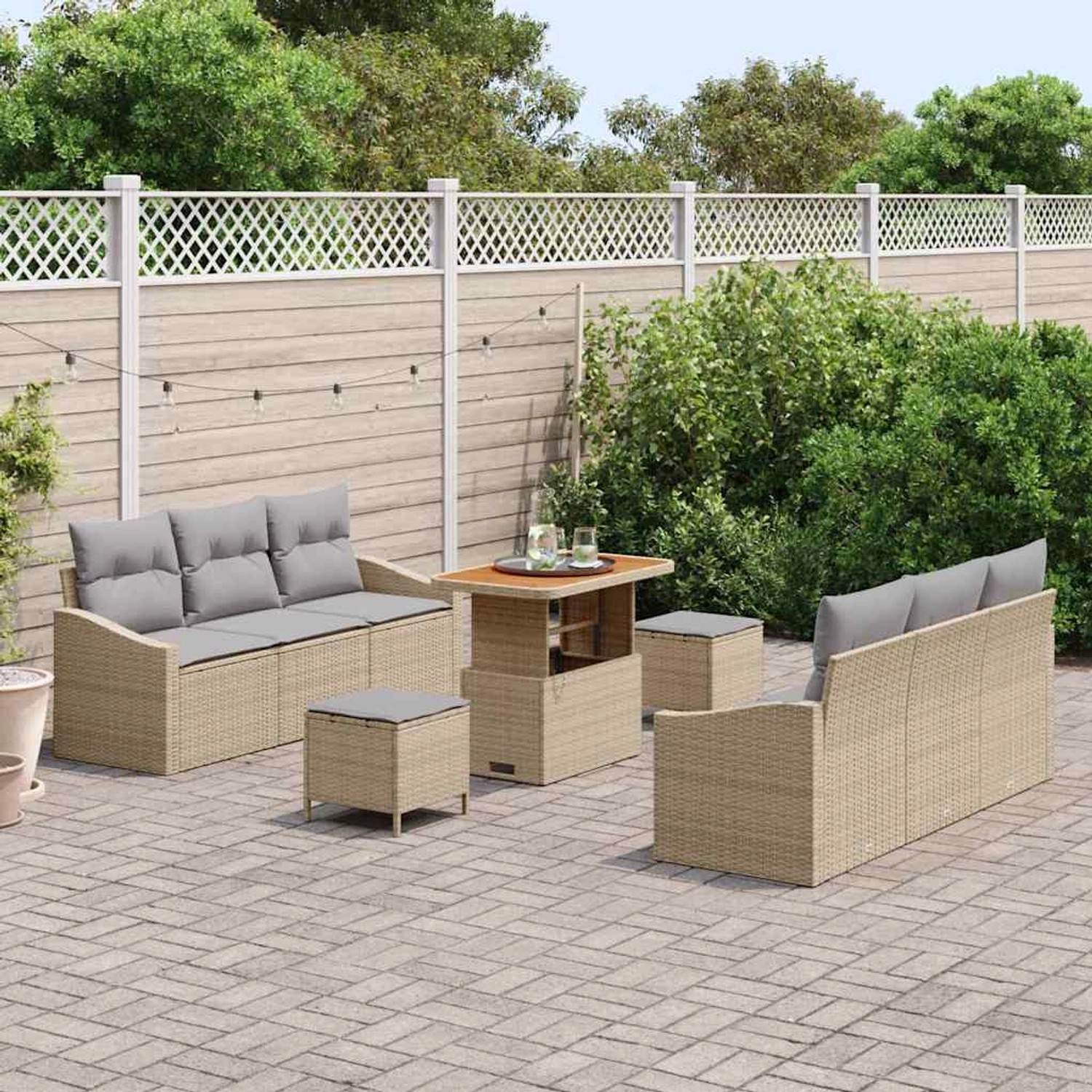 Beiges 9-teiliges vidaXL Garten-Sofa-Set aus Poly Rattan mit Tisch und Kissen.