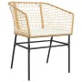Gartenstuhl aus Poly Rattan, braun, mit cremefarbenem Kissen und schwarzem Stahlgestell.