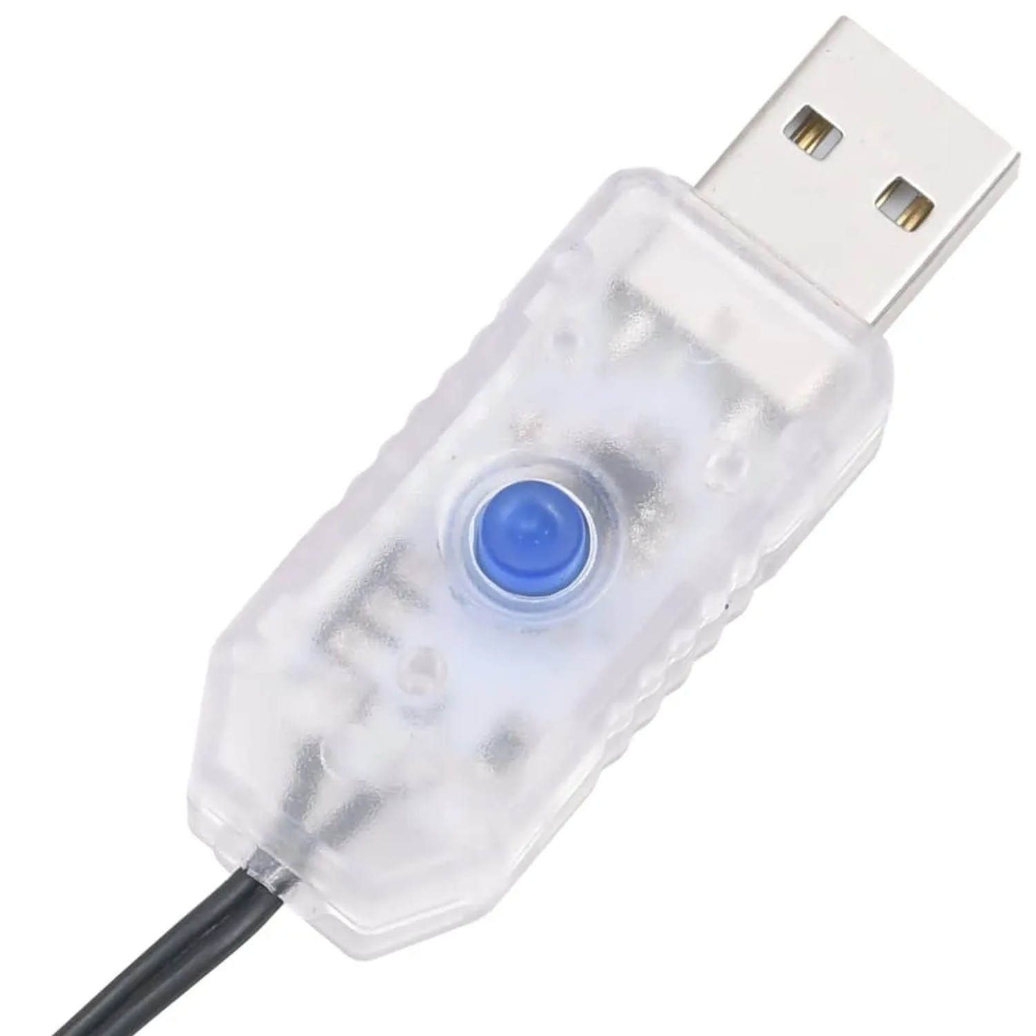 Detailaufnahme des USB-Steckers und des Schalters der blauen LED-Lichterkette.