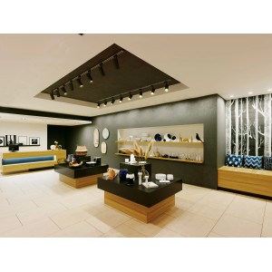 Ledvance Smart+ WiFi Reflektor GU10 Leuchtmittel in einem modern beleuchteten Raum.