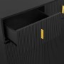 Schwarzes Sideboard/Schuhschrank mit strukturierter Front, goldfarbenen Griffen und geöffneter Schublade. Modernes, elegantes Möbelstück.
