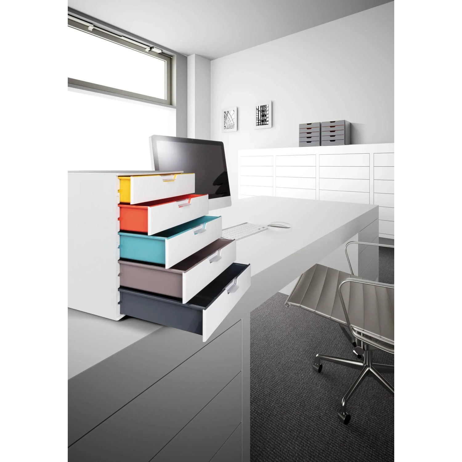 Durable Schubladenbox A4 Varicolor mit 5 Fächern in Gelb, Orange, Türkis, Grau und Blau auf einem Schreibtisch.