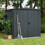 Anthrazitgraues Ecostar Gerätehaus Trend mit Satteldach und Doppeltür im Garten.