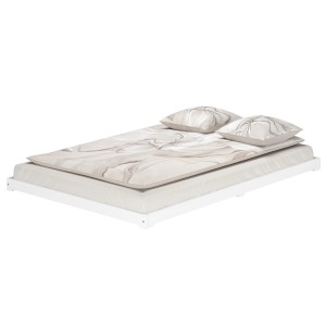 Weißes Kiefer Massivholzbett 140x200 mit Rollrost, niedriges Bodenbett für Kinder oder als Gästebett.