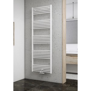 Schulter Design-Heizkörper, gerade, alpinweiß, mit Mittenanschluss im Badezimmer.