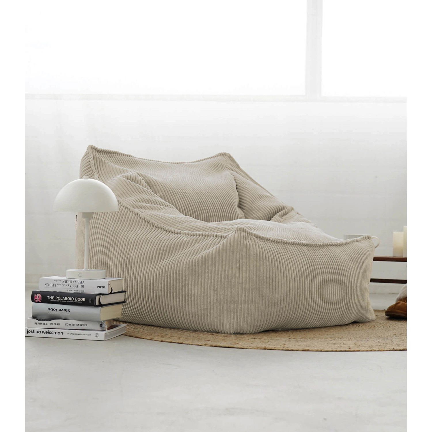 Beiger mokebo Sitzsack 'Der Lümmel' aus Cord, XXL Sessel für Wohnzimmer und Jugendzimmer.