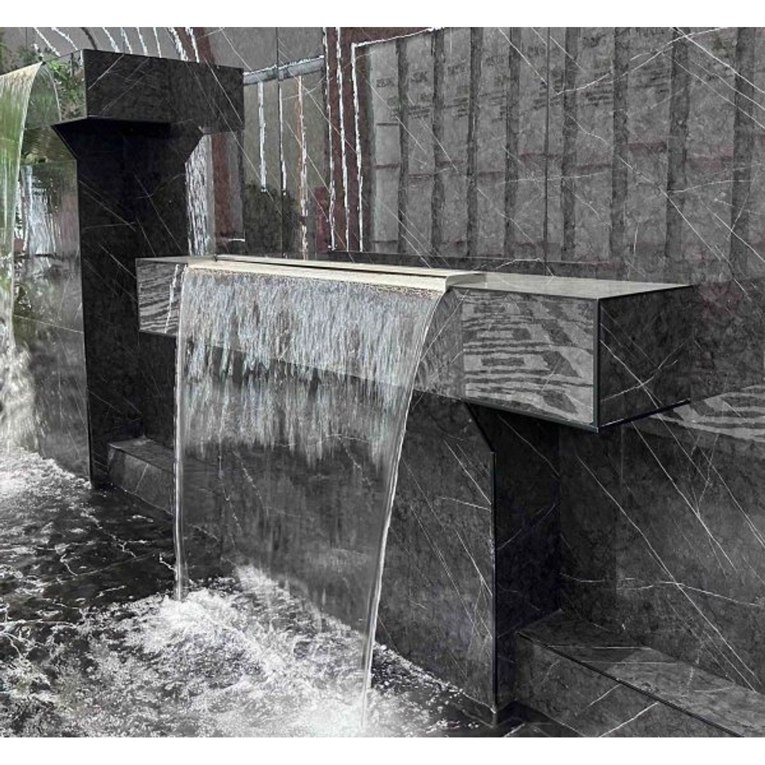 Hellgraue Colortree Wandpaneele in Maseroptik mit Wasserfall-Effekt. Dämmende Deckenpaneele ca. 260x122cm.