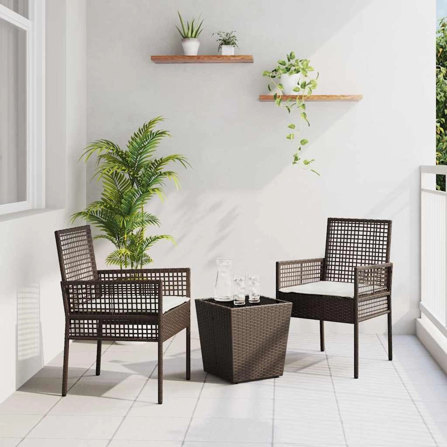 Braunes 3-tlg. vidaXL Garten Bistro Set aus Poly Rattan mit Tisch und Stühlen.