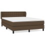 Dunkelbraunes vidaXL Boxspringbett 140x200 cm mit Stoffbezug und Matratze.