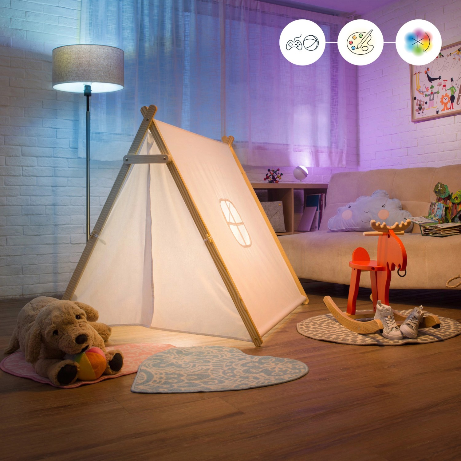 WiZ Smart Starter-Set: 2 E27 LED-Lampen mit Fernbedienung in Wohnzimmer-Szene.