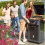 Weber Spirit E-220 Classic Gasgrill mit 2 Brennern und Seitenbrenner beim Grillen mit Freunden.