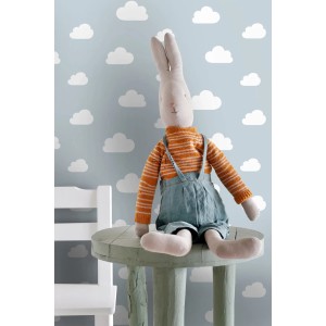ESTAhome Tapete Kleine Wolken 7386, himmelblau, mit Stofftier auf Tisch