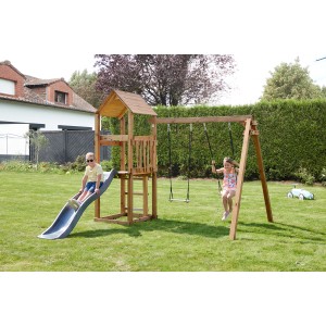 Soulet Spielturm Noumea mit Rutsche und Schaukel für Kinder im Garten.